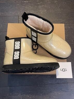 UGG Women's Classic Clear Mini Boot Waterproof US7 Natural Cream 111319